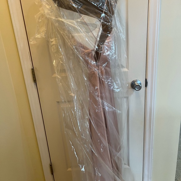 Betsy & Adam size 6 full length formal in blush pink- dry cleaned - Picture 5 of 8